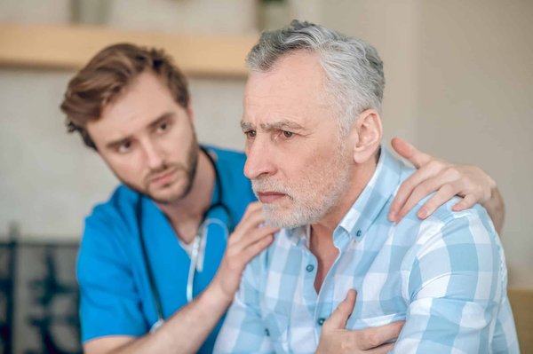 Comment le Dr. Pierre Larose et son équipe assurent-ils la sécurité des patients?