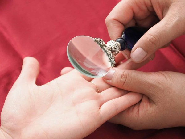 La voyance rencontre : Naviguer dans l'univers de l'amour avec un guide spirituel